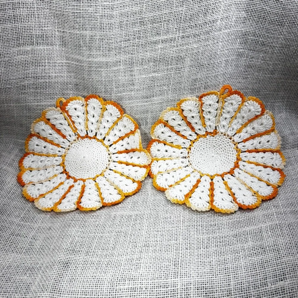 Vintage Handmade Crochet Sunflower Potholders Set of 2 White Orange Yellow 7.5in